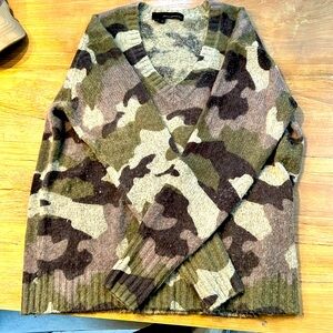 360 cashmere XS V neck sweater